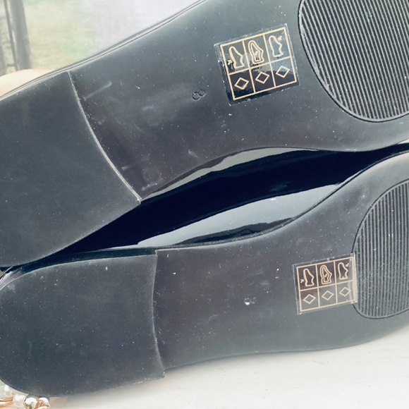 Womens Sz 8 Cap Toe Ankle Pearl Chain Charm Ballerina Flats Black Patent Leather - Picture 13 of 16